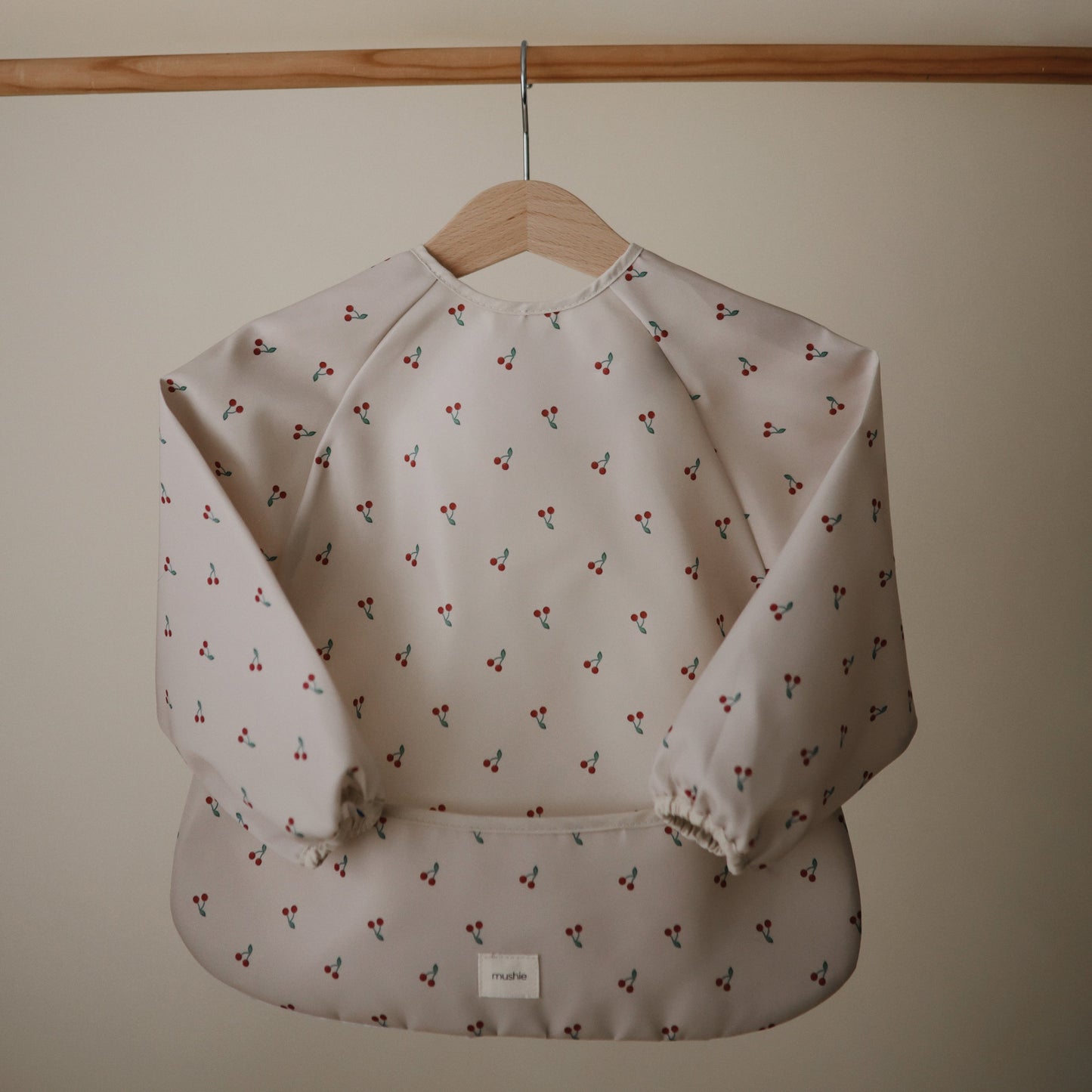 Mushie Long Sleeve Bib – Water Resistant