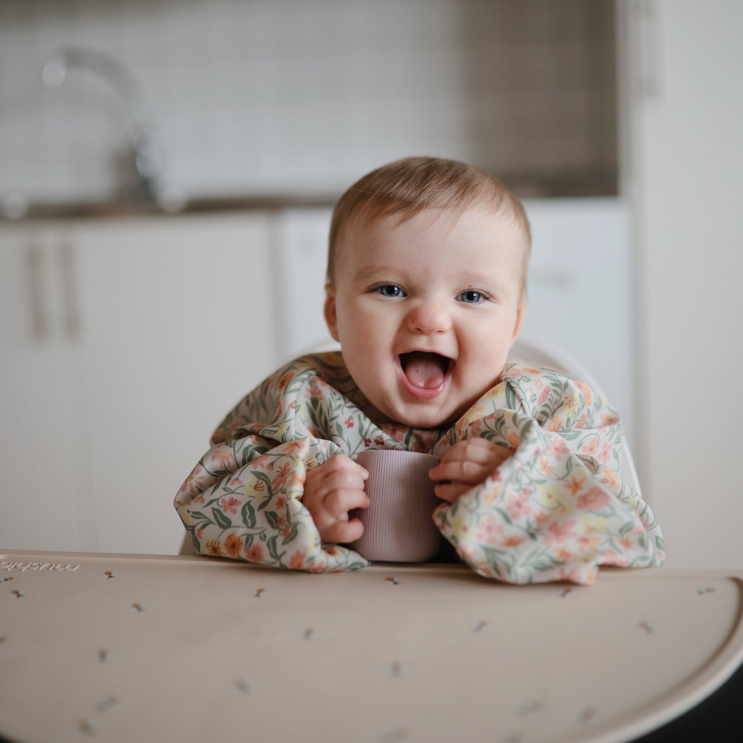 Mushie Long Sleeve Bib – Water Resistant