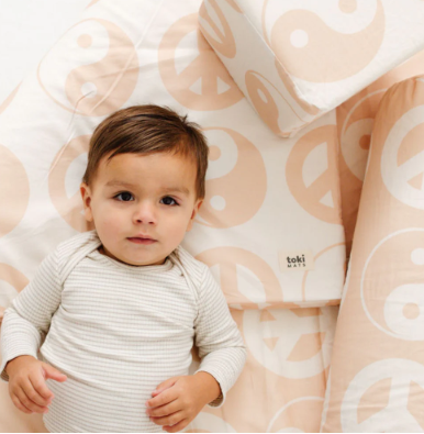 Organic Play Cube - Cream Peace Sign