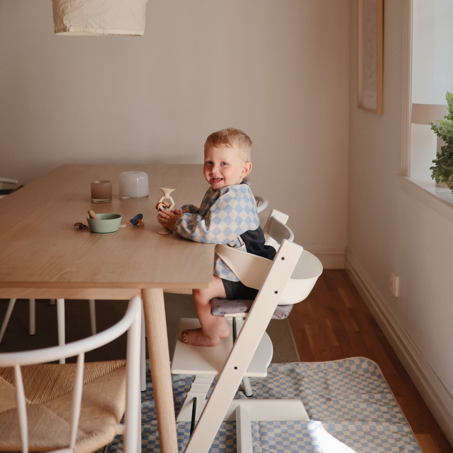 Mushie Long Sleeve Bib – Water Resistant