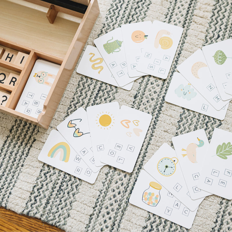 Wonder & Wise Compelling Spelling – Wooden Letter Tiles & Cards