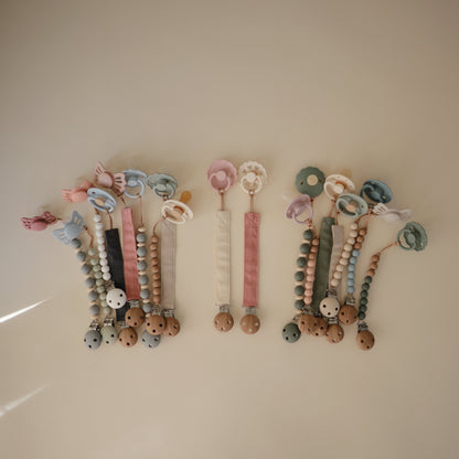 Mushie Linen Pacifier Clip 2-Pack – Water Resistant
