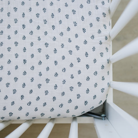 Fitted sheet with a subtle pattern on a crib