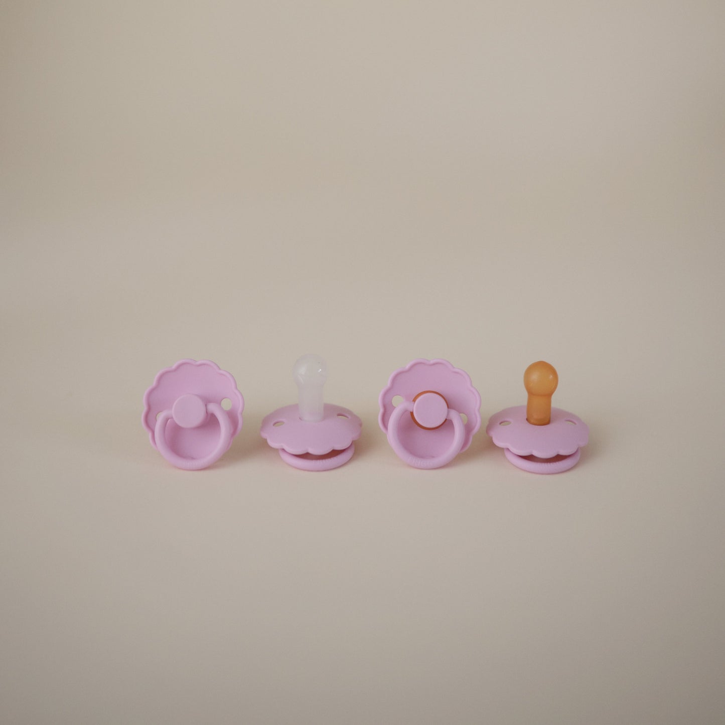 Mushie FRIGG Daisy Pacifier 2-Pack – Natural Rubber