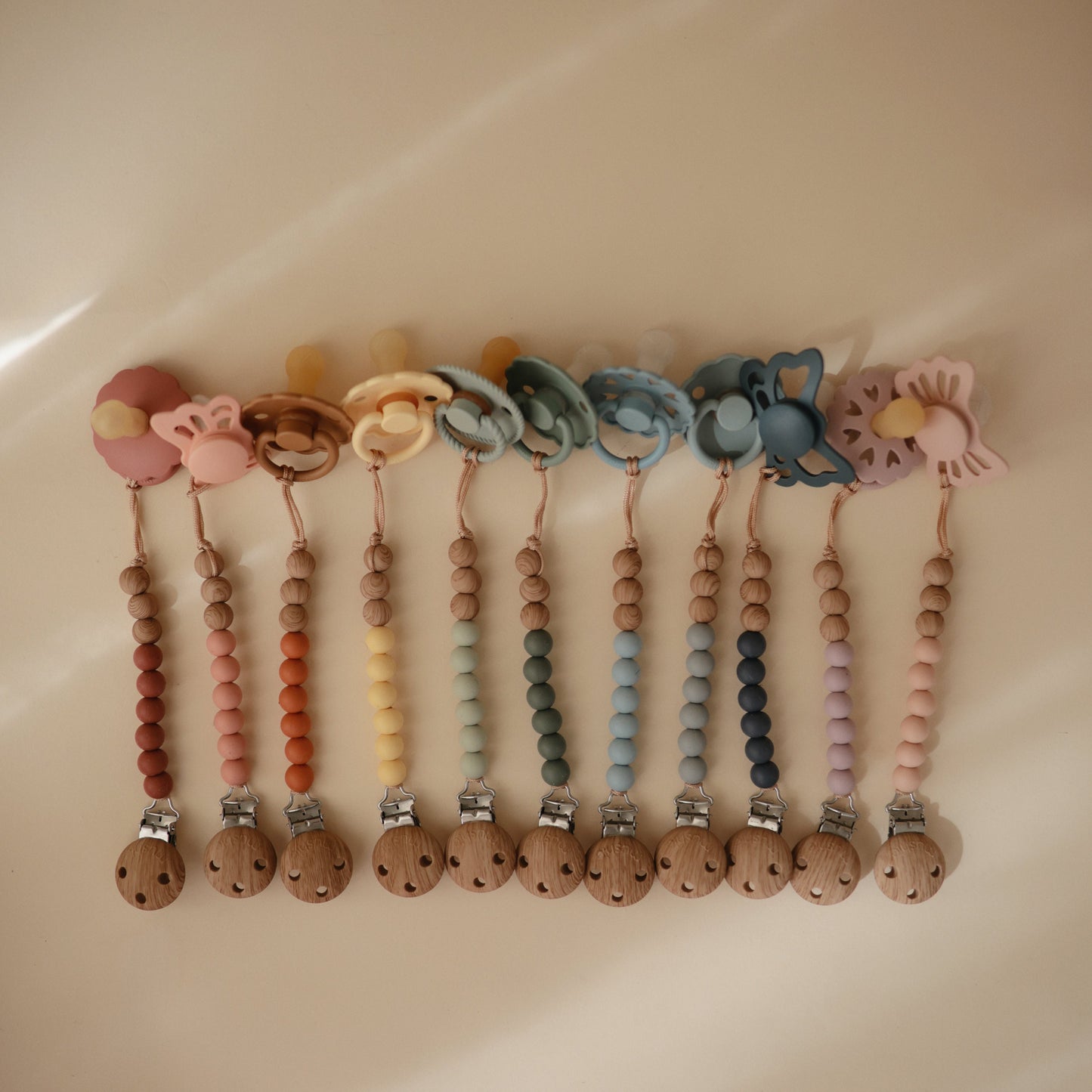 Mushie FRIGG Daisy Pacifier 2-Pack – Natural Rubber