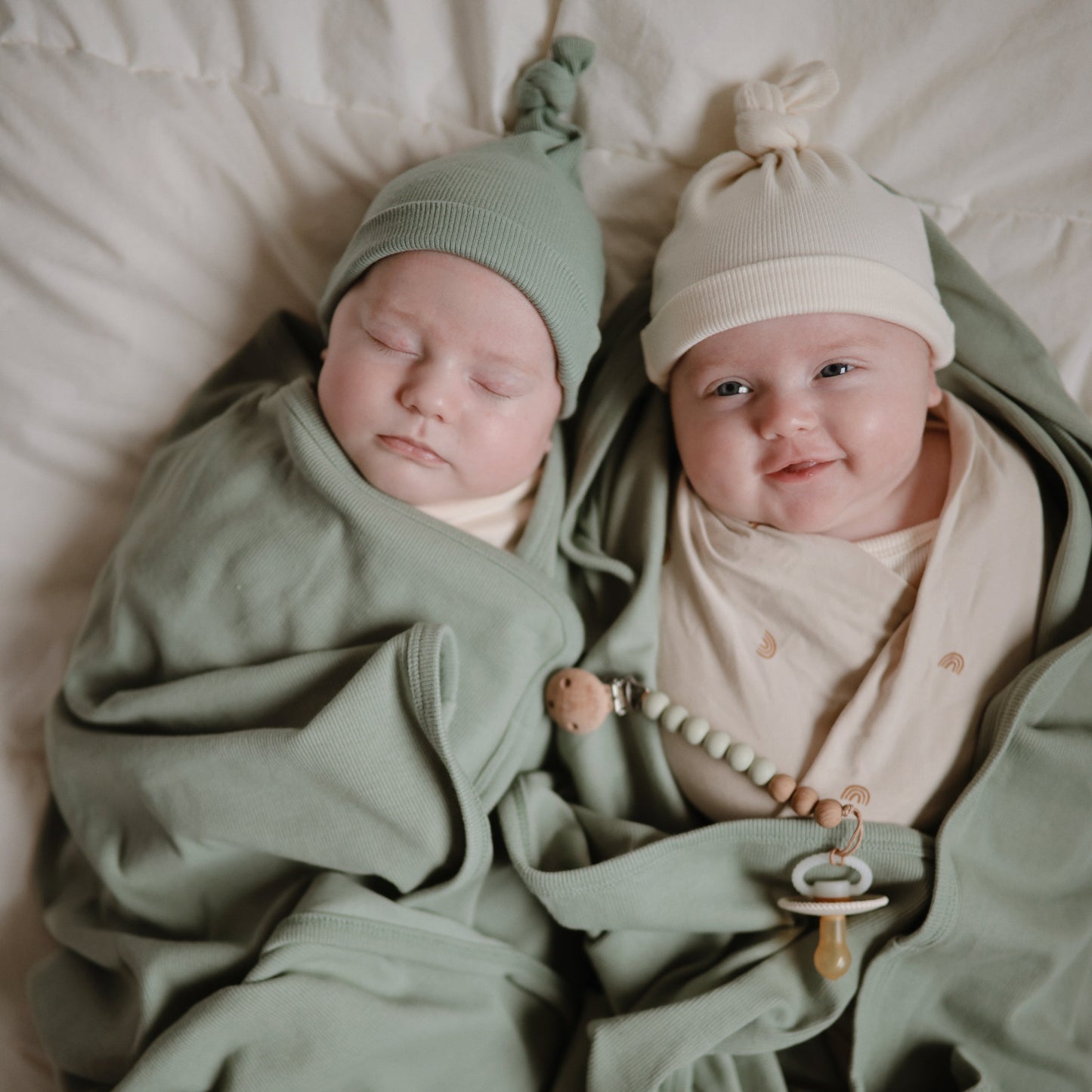 Mushie Ribbed Knotted Baby Gown + Beanie Set – Organic Cotton